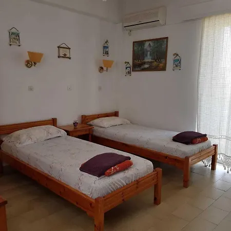 Family Run 2 Bed Studio Apartment 2 *
